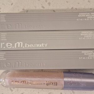 r.e.m. beauty Essential Drip Glossy Balms